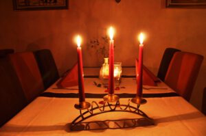 candlelight-dinner_20120823_1418903844